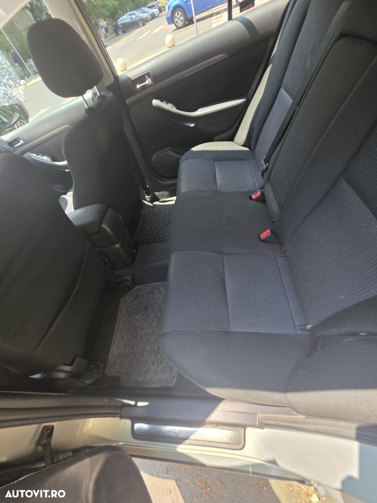 Toyota Avensis 2.0 D-4D Sedan Luna - 7