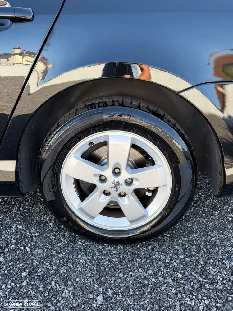 Peugeot 407 SW 1.6 HDi Premium - 21