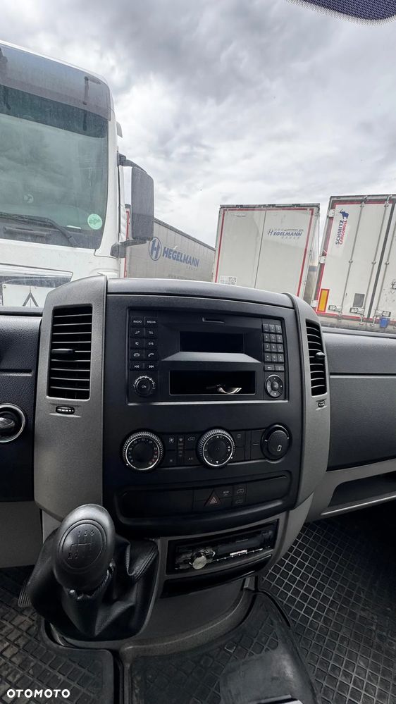 Mercedes-Benz Sprinter - 8