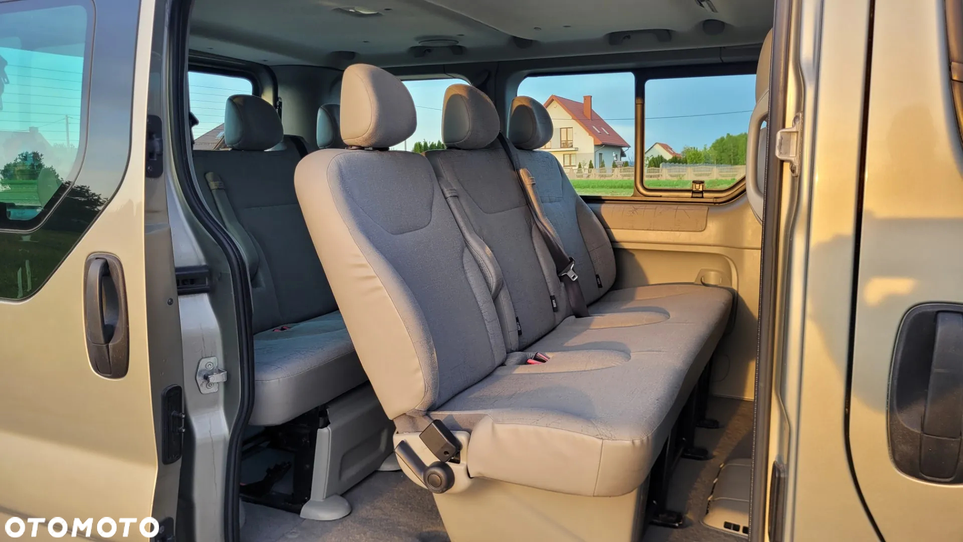 Renault Trafic 2.0 dCi 115 FAP Grand Passenger Black Edition - 18