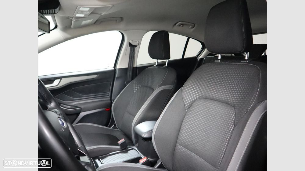 Ford Focus 1.0 EcoBoost MHEV Connected — fotografia 10