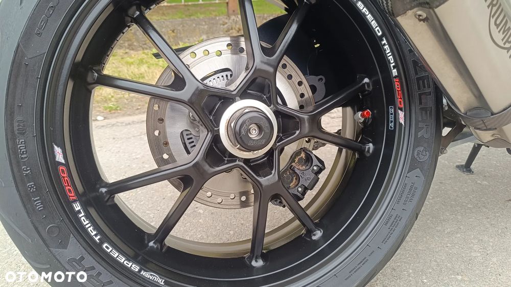 Triumph Speed Triple - 18