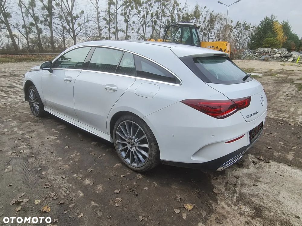 Mercedes-Benz CLA 250 e 8G-DCT AMG Line - 2