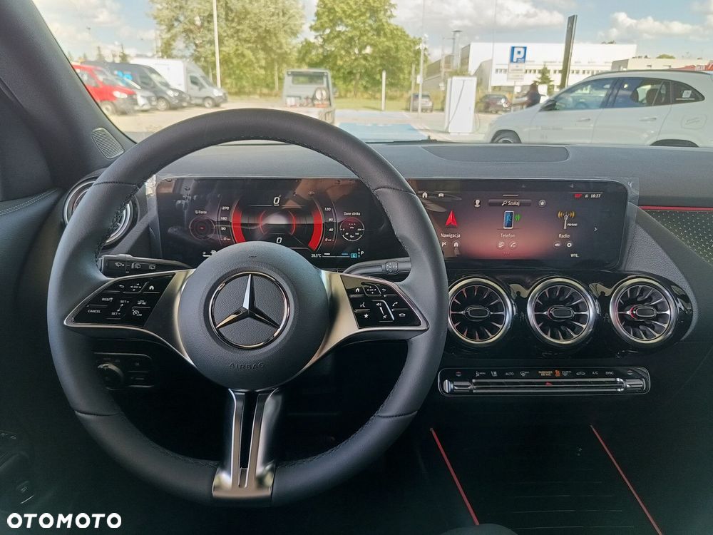 Mercedes-Benz GLA - 25