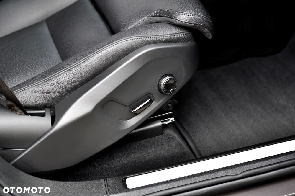 Volvo XC 60 B4 D AWD Geartronic Inscription - 17