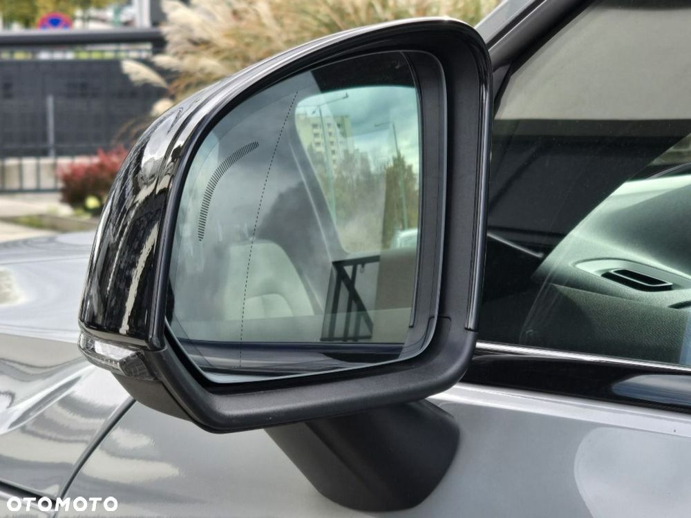 Volvo XC 40 B3 Plus Dark - 16