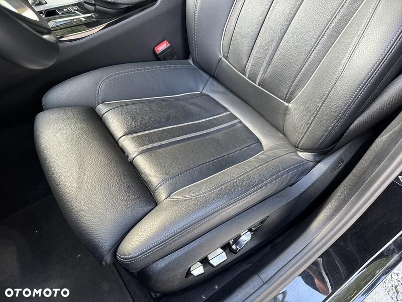 BMW Seria 5 530i xDrive mHEV - 17