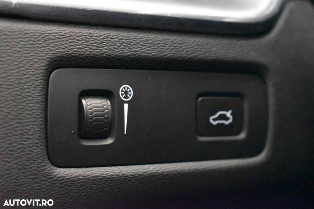 Volvo XC 60 B4 D Geartronic Momentum Pro - 28