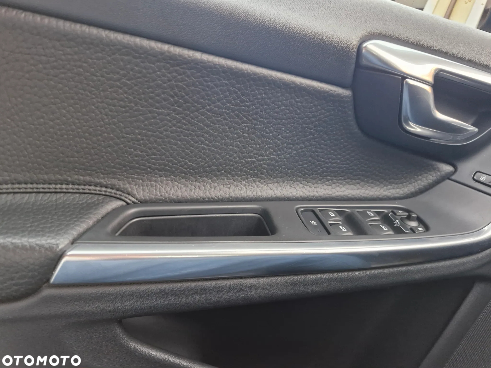 Volvo V60 D3 Momentum - 34