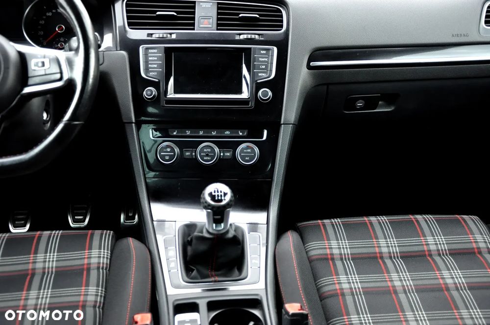 Volkswagen Golf 2.0 TSI BMT GTI - 39