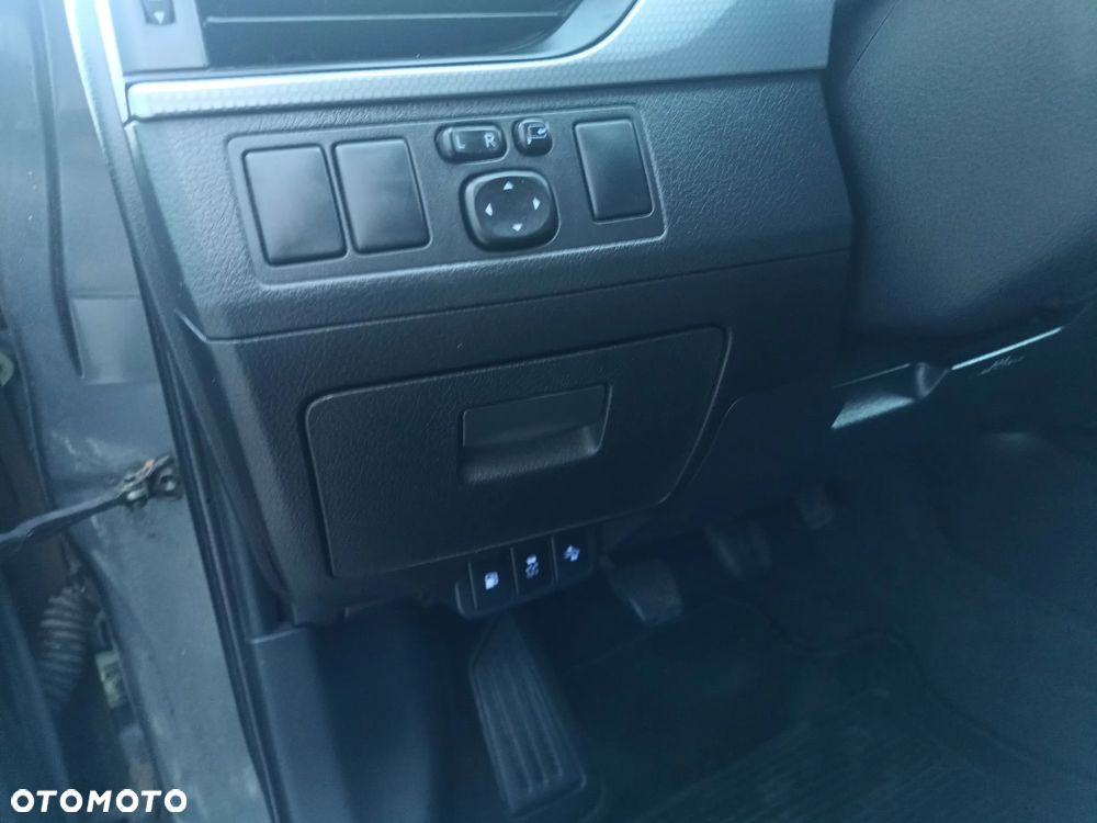 Toyota Avensis 1.8 Sol NAVI - 26