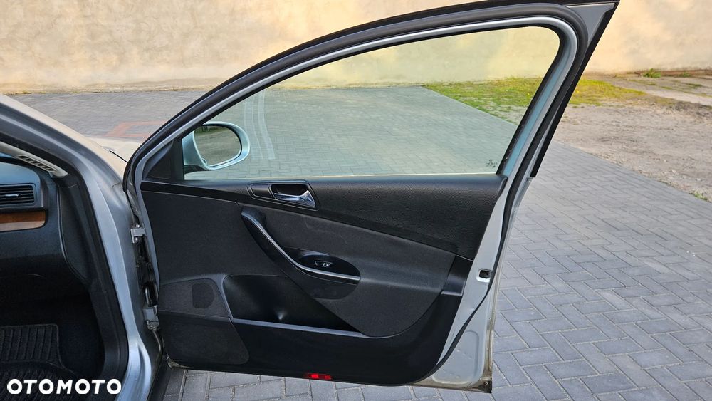 Volkswagen Passat 1.9 TDI Comfortline Family - 12
