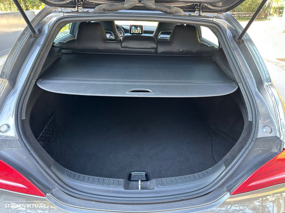 Mercedes-Benz CLA 200 d Shooting Brake AMG Line Aut. - 11
