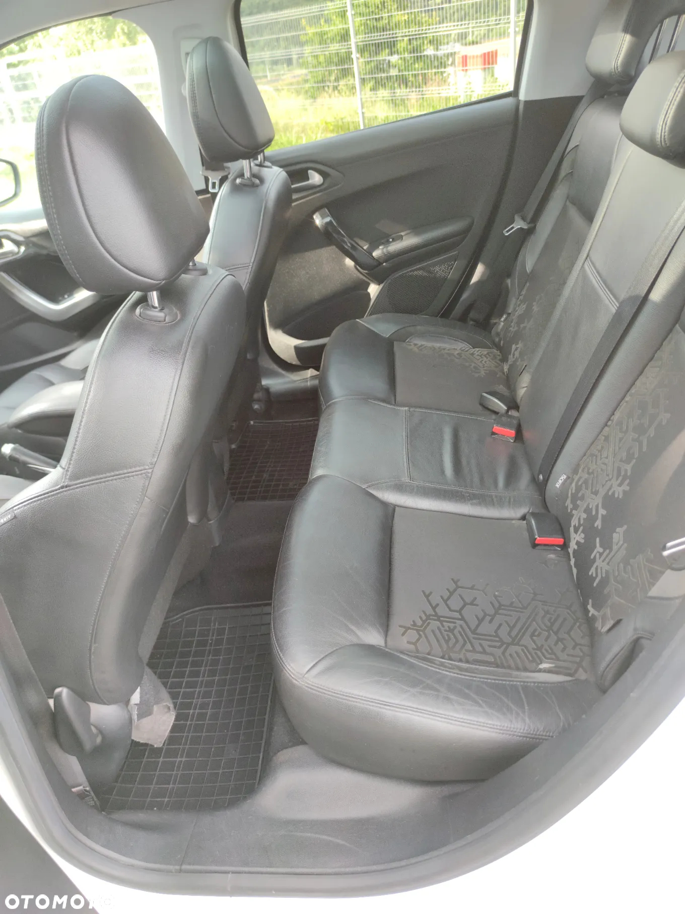 Peugeot 208 1.6 e-HDi Allure STT - 11