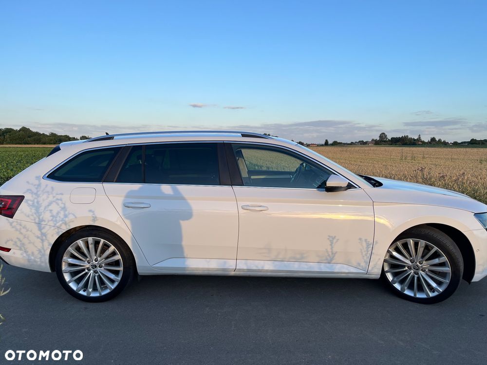 Skoda Superb 2.0 TDI Premium Edition - 17