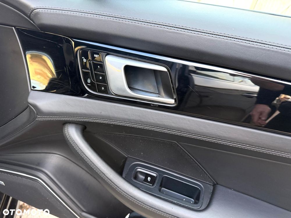 Porsche Panamera 4 E-Hybrid Executive - 12