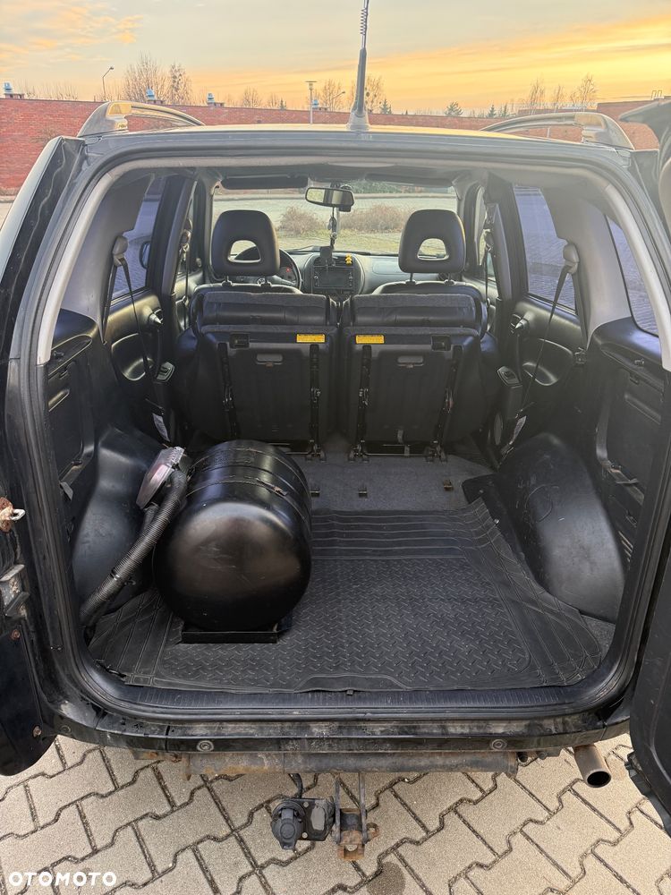 Toyota RAV4 2.0 VVT-i 4x4 - 14