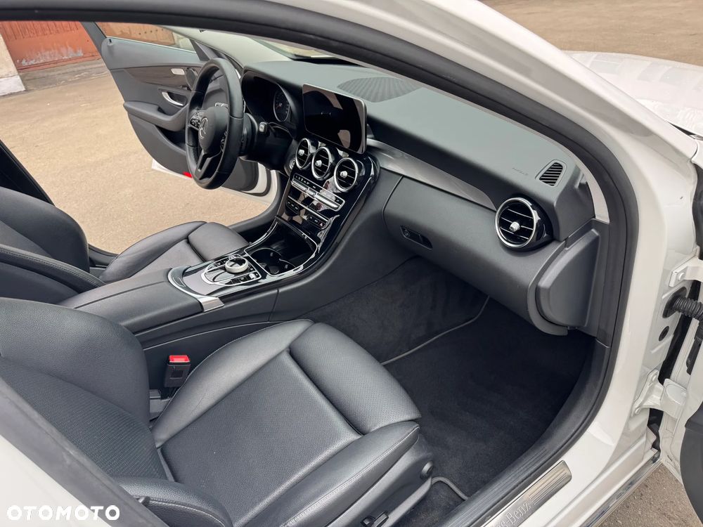 Mercedes-Benz Klasa C 200 d 9G-TRONIC - 35