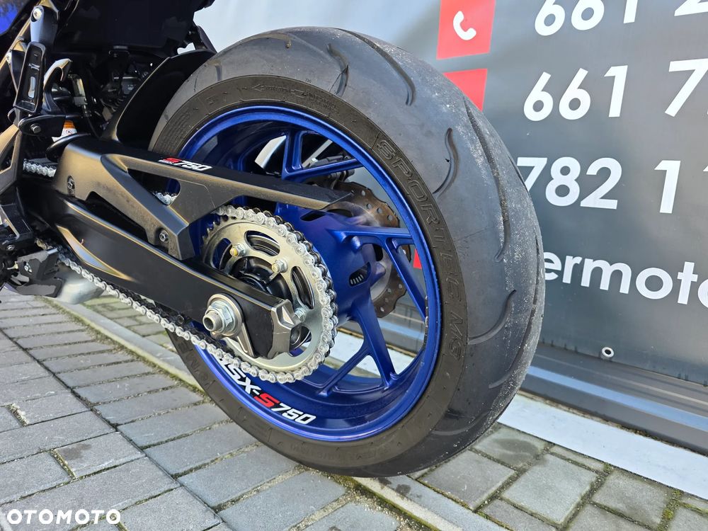 Suzuki GSX - 7