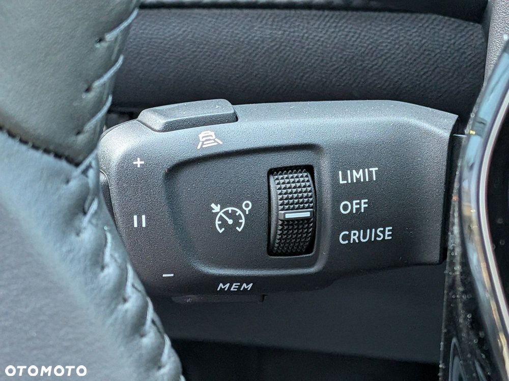 Peugeot 2008 PureTech 100 Allure S&S BVM6 - 16