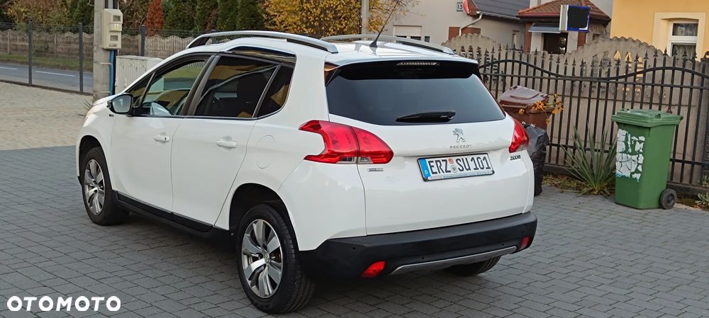 Peugeot 2008 1.2 Pure Tech Allure S&S - 18