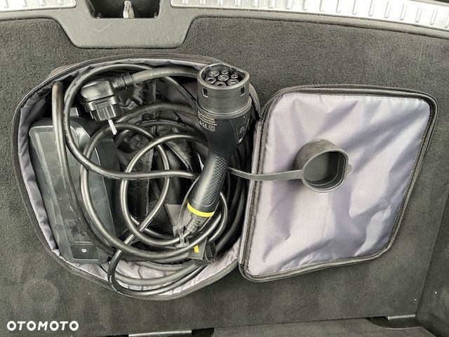 Volvo XC 90 T8 AWD Plug-In Hybrid R-Design 7os - 28