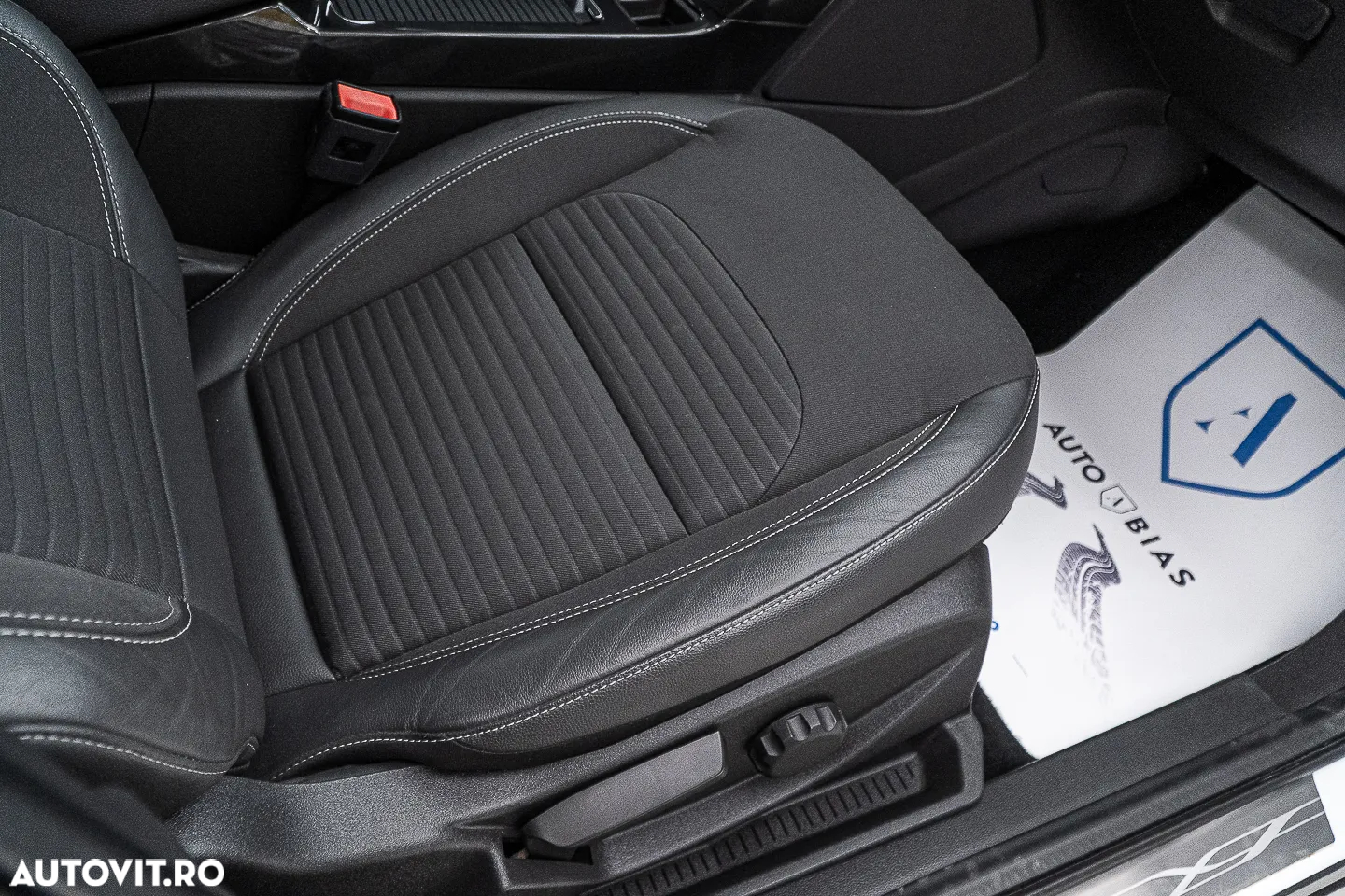 Ford Kuga 2.0 TDCi 4WD Powershift Titanium - 36