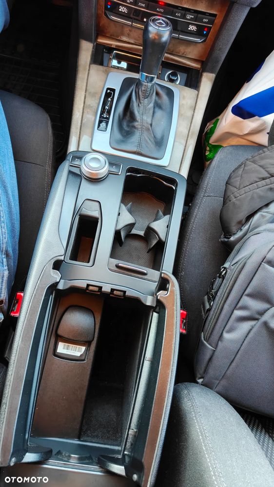 Mercedes-Benz Klasa E 200 CGI BlueEFFICIENCY Automatik Elegance - 9