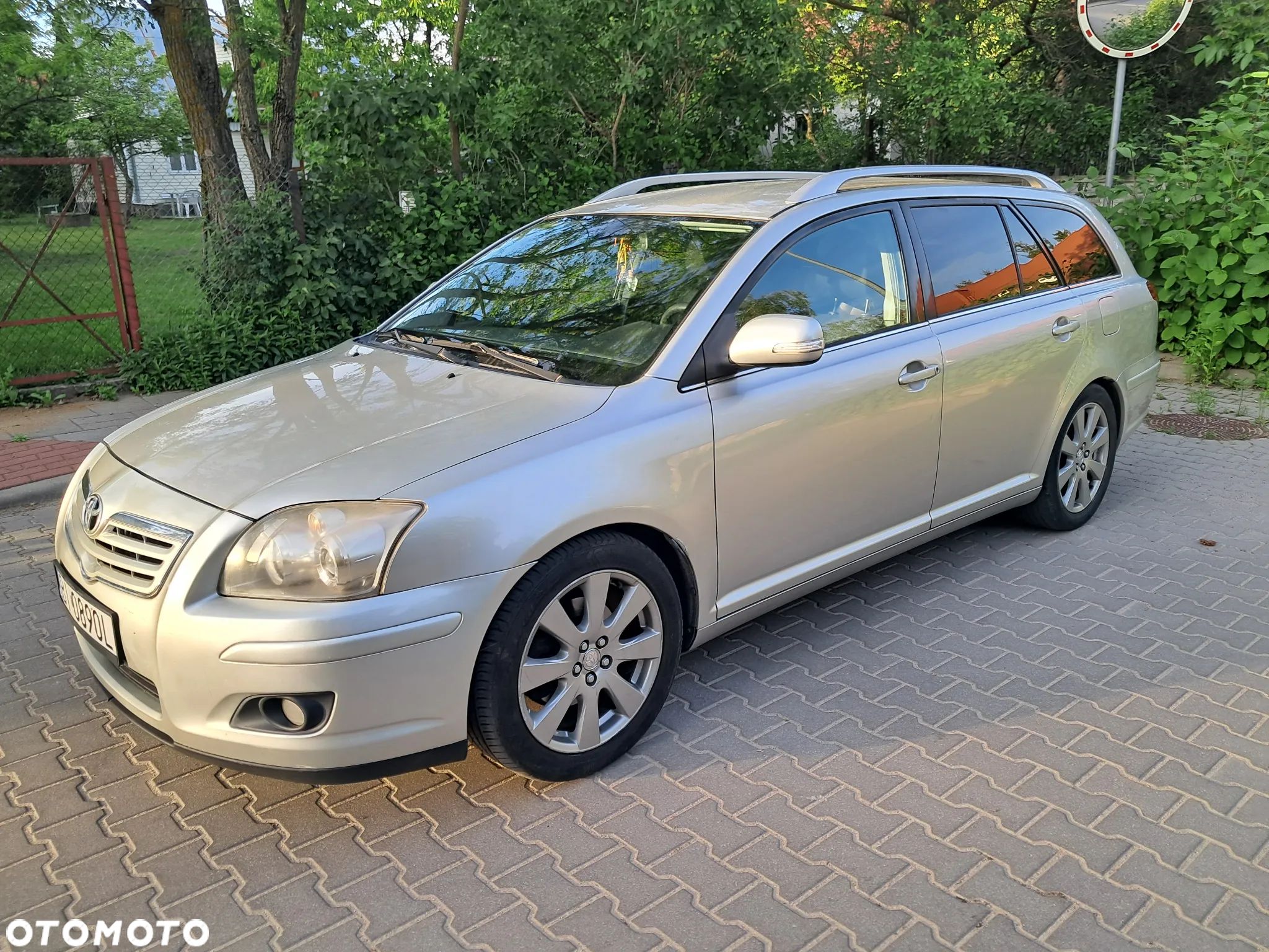 Toyota Avensis 2.0 D-4D Combi - 1