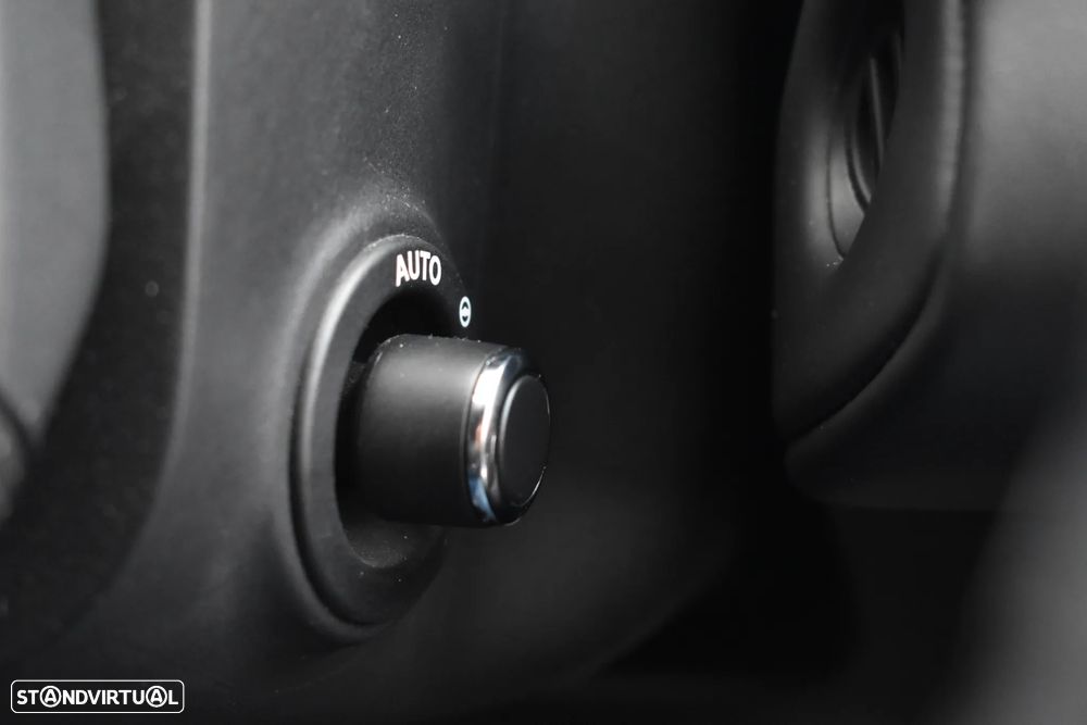 Land Rover Range Rover Evoque P300e R-Dynamic HSE - 38