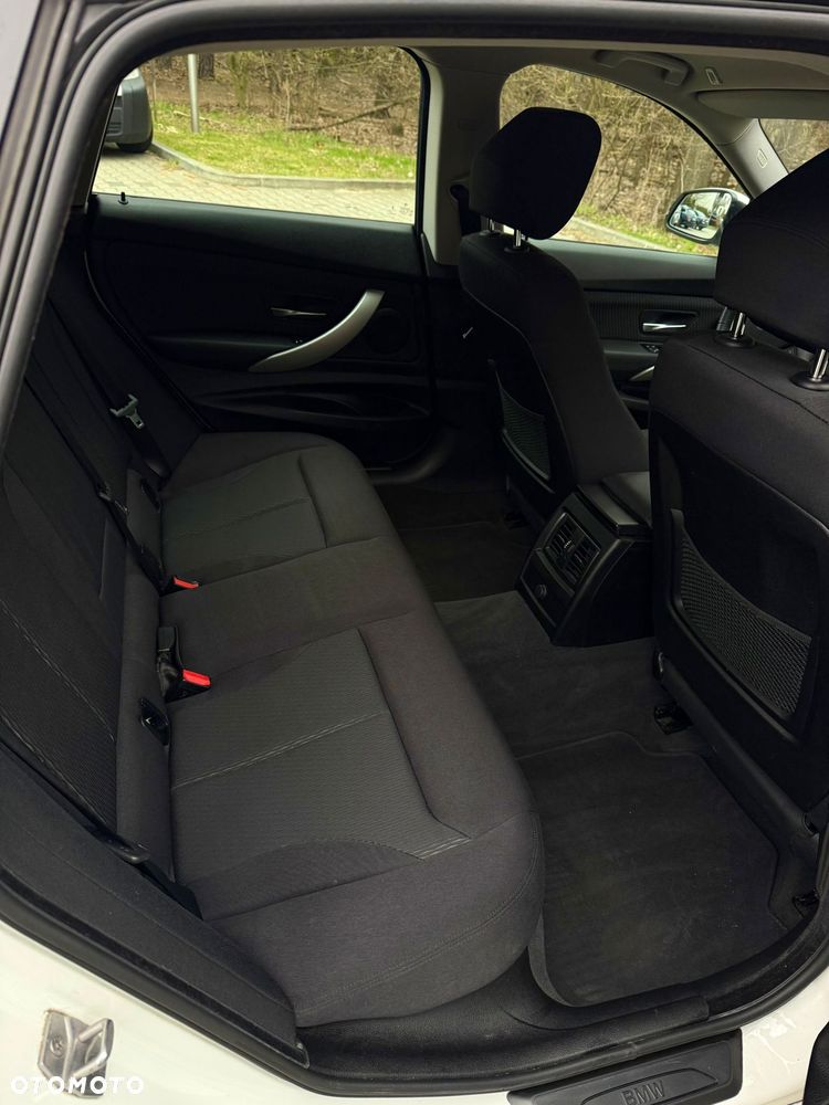 BMW 3GT 320i GPF xDrive Advantage - 14