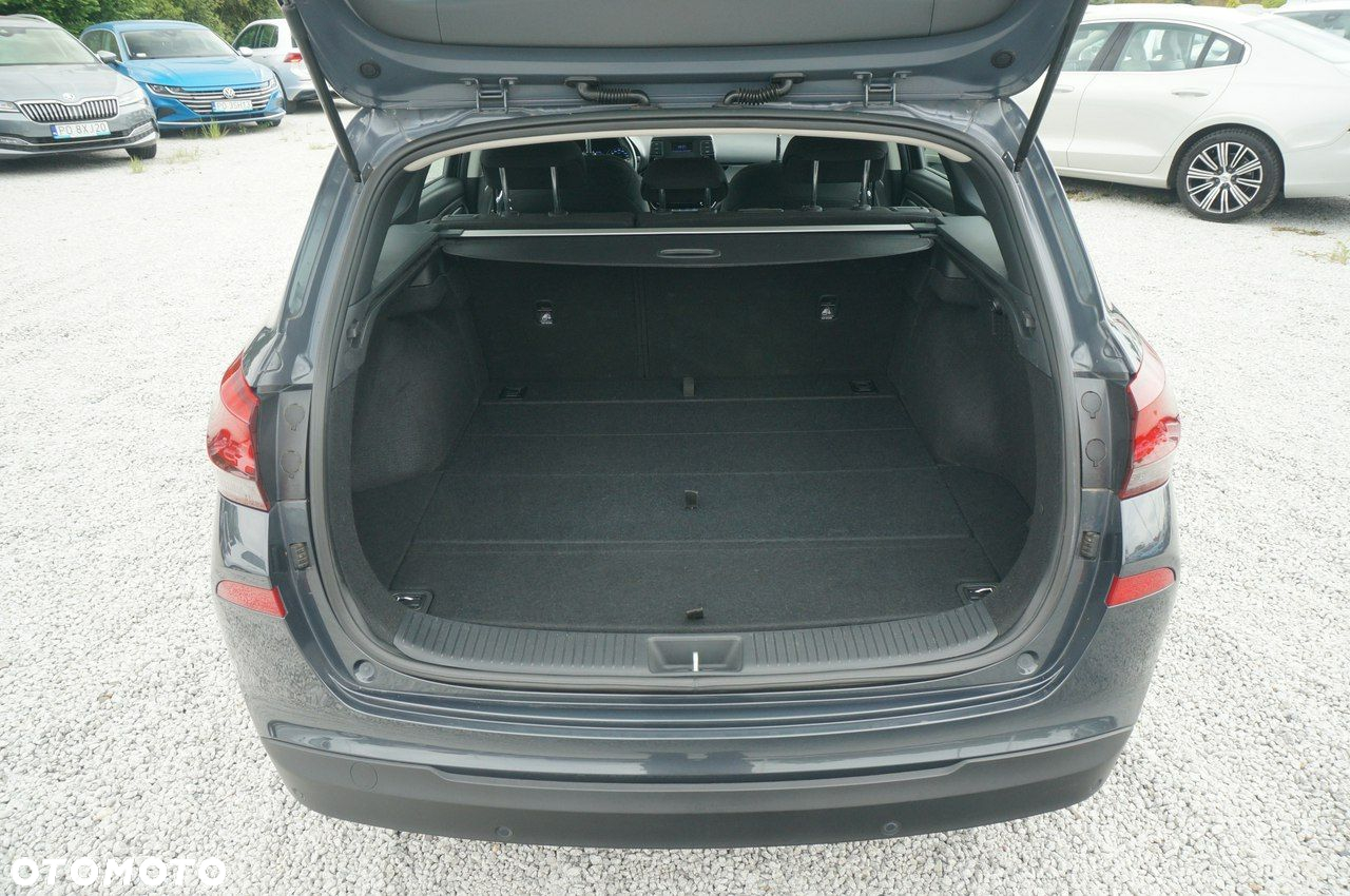 Hyundai i30 1.6 D Classic + DCT - 32