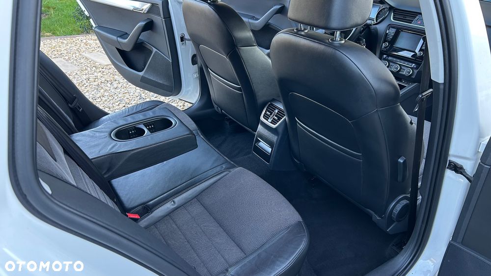 Skoda Octavia 1.6 TDI DPF DSG Elegance - 27