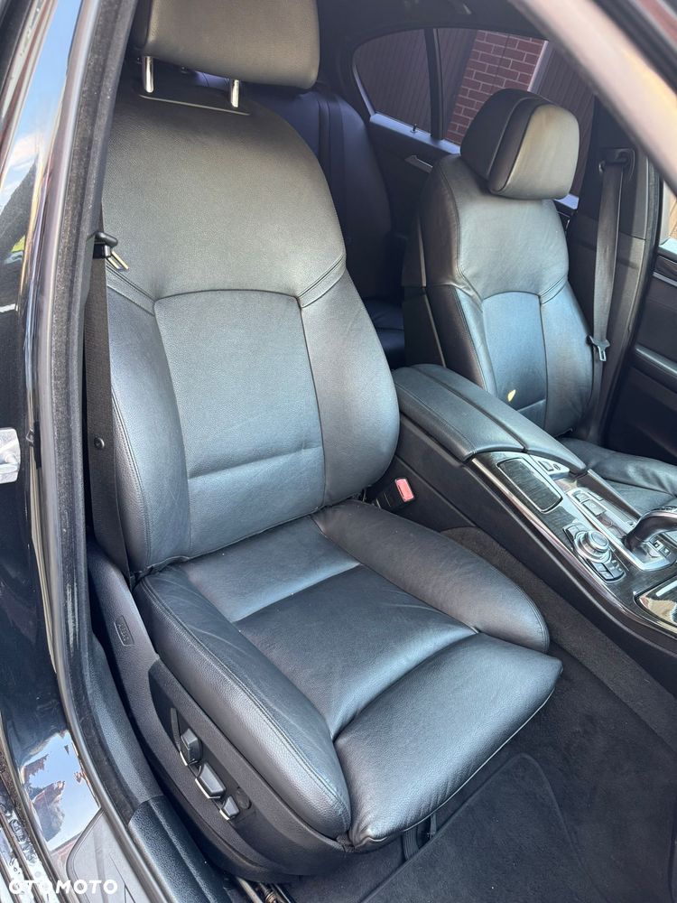 BMW Seria 5 528i xDrive - 28