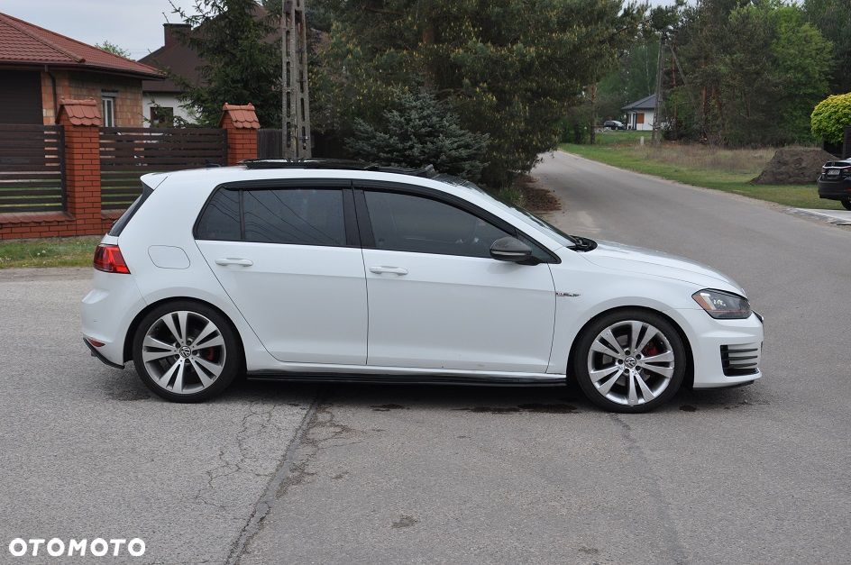 Volkswagen Golf - 5