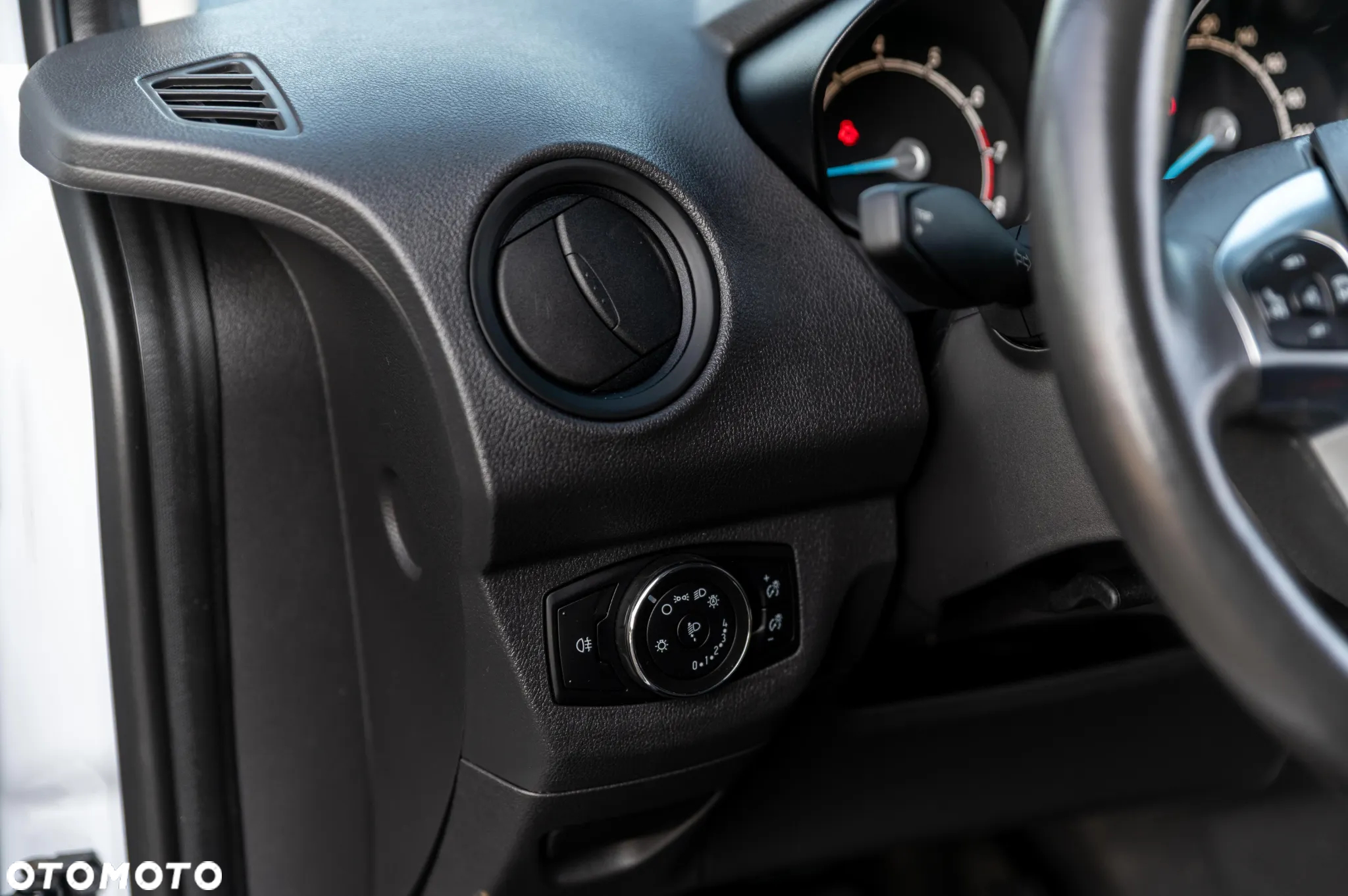 Ford Tourneo Courier 1.0 EcoBoost Trend - 27