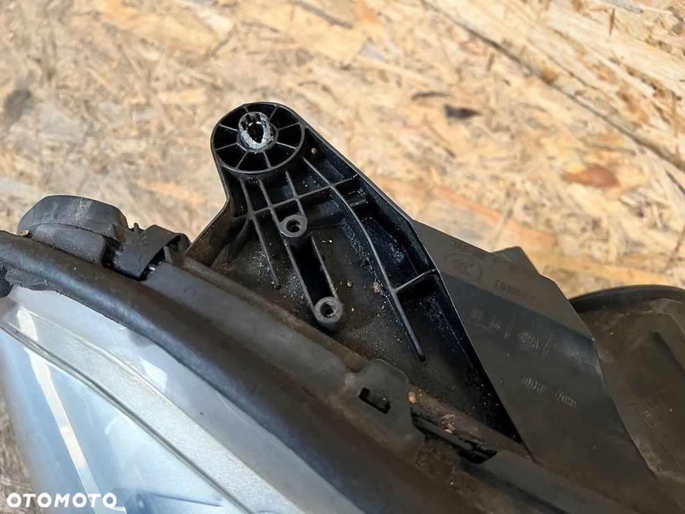 LAMPA reflektor PRAWY PRZÓD Mercedes C-klasa W204 LIFT UK - 8