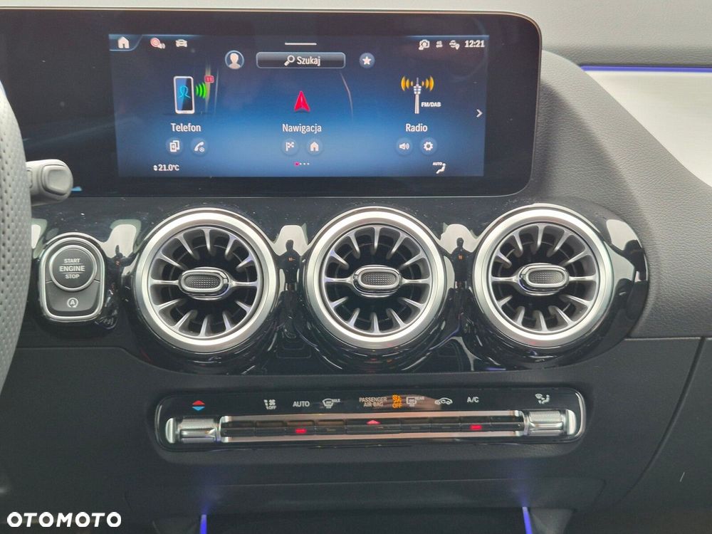 Mercedes-Benz GLA - 28