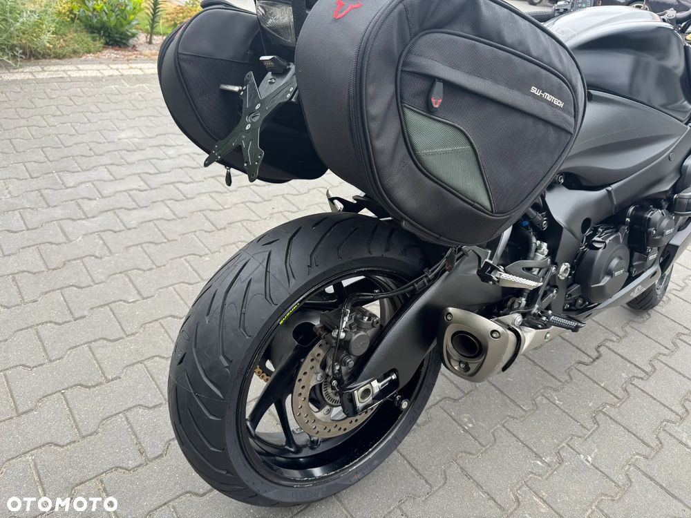 Suzuki GSX 1000 - 15
