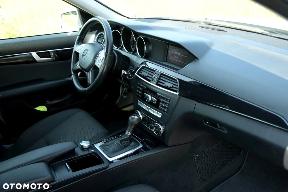 Mercedes-Benz Klasa C 180 CGI Automatik BlueEFFICIENCY Elegance - 18