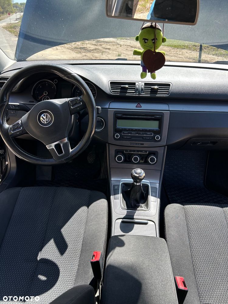 Volkswagen Passat 1.6 TDI DPF BlueMotion Technology Comfortline - 11