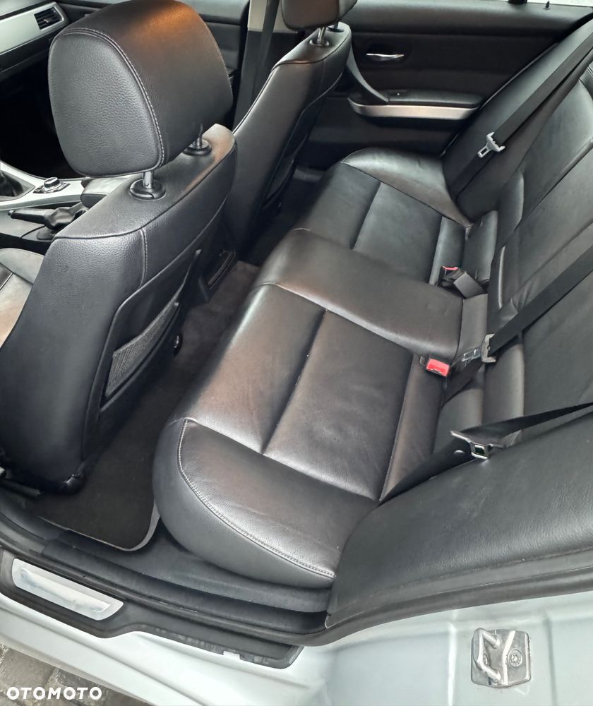 BMW Seria 3 318d DPF Edition Sport - 15