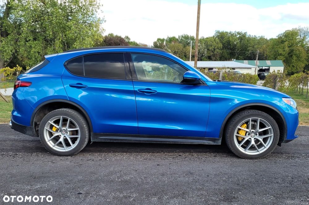 Alfa Romeo Stelvio 2.0 Turbo 16V AT8-Q4 Ti - 4