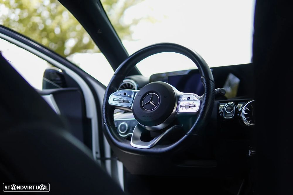 Mercedes-Benz A 250 e 8G-DCT AMG Line - 29