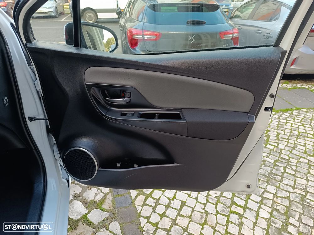 Toyota Yaris 1.5 HSD Comfort+Navi - 26