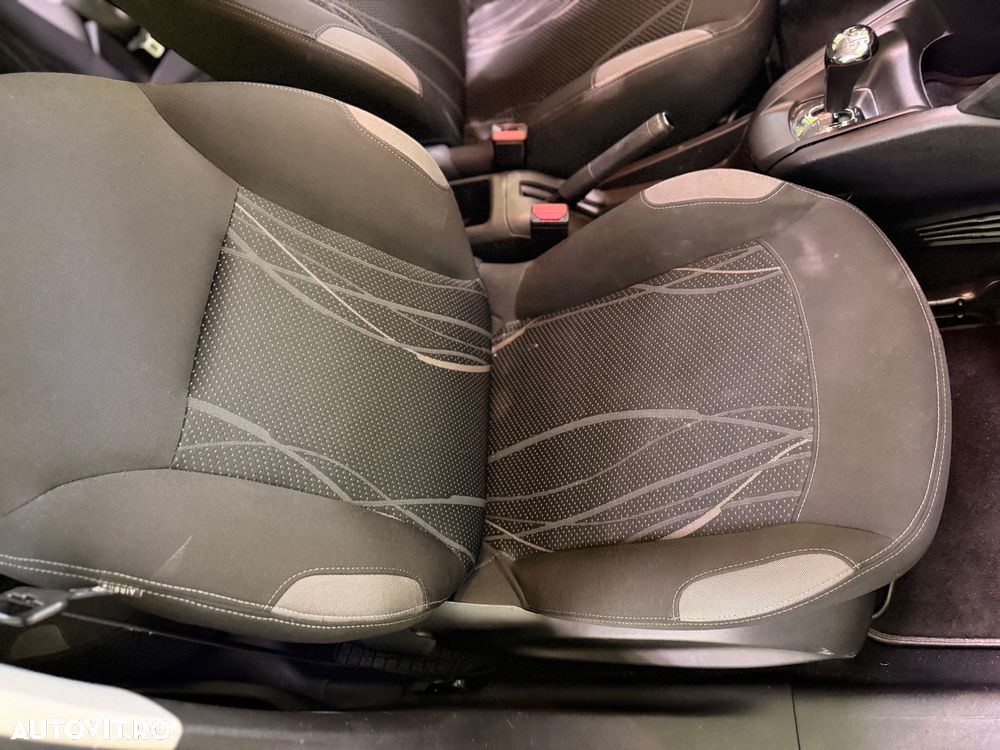 Peugeot 208 - 21