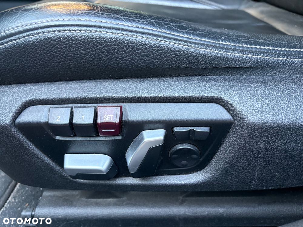 BMW Seria 3 330i xDrive Sport Line - 23