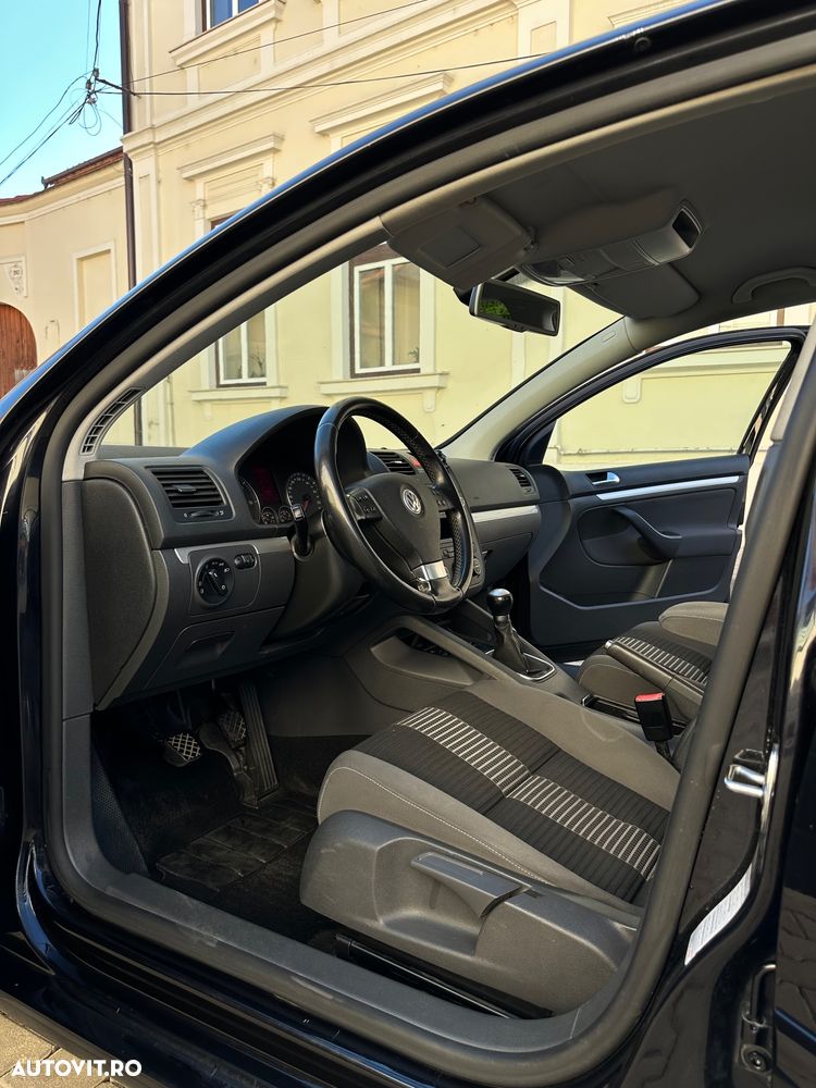 Volkswagen Golf - 11