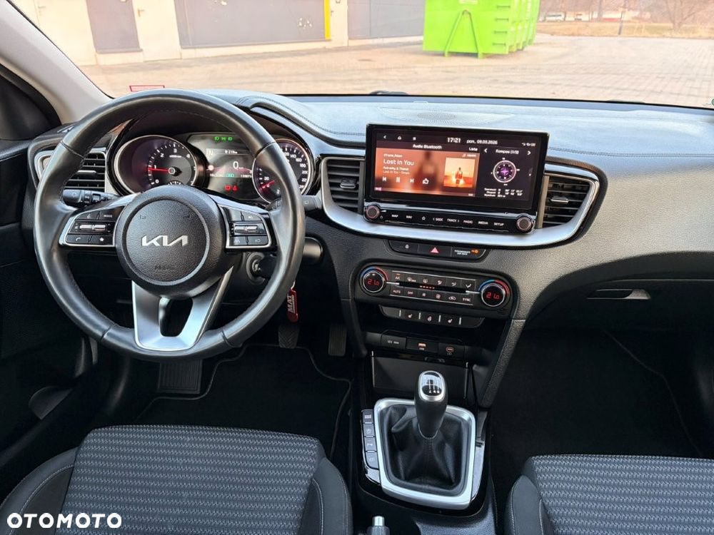 Kia Ceed - 11