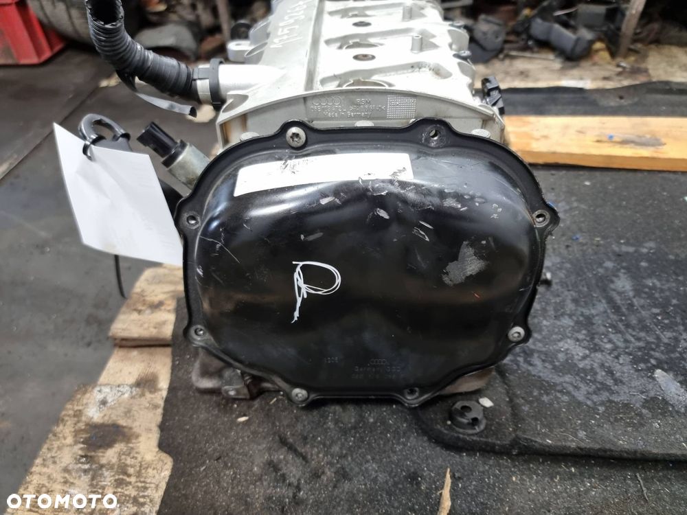 GŁOWICA PRAWA AUDI A8 D3 06E103373E 3.2 FSI - 8